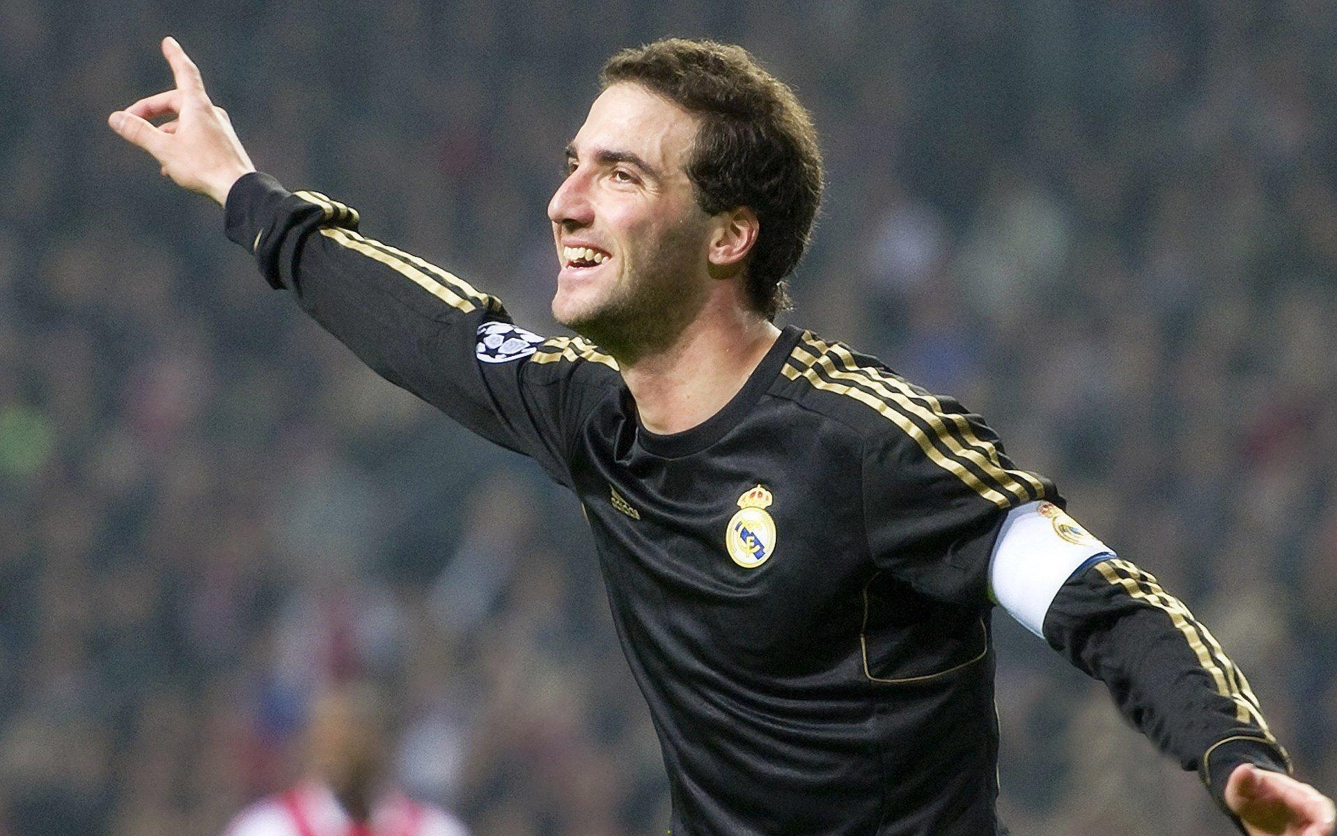 哈兰德梅开二度助曼城大胜 英超金靴之争再起波澜