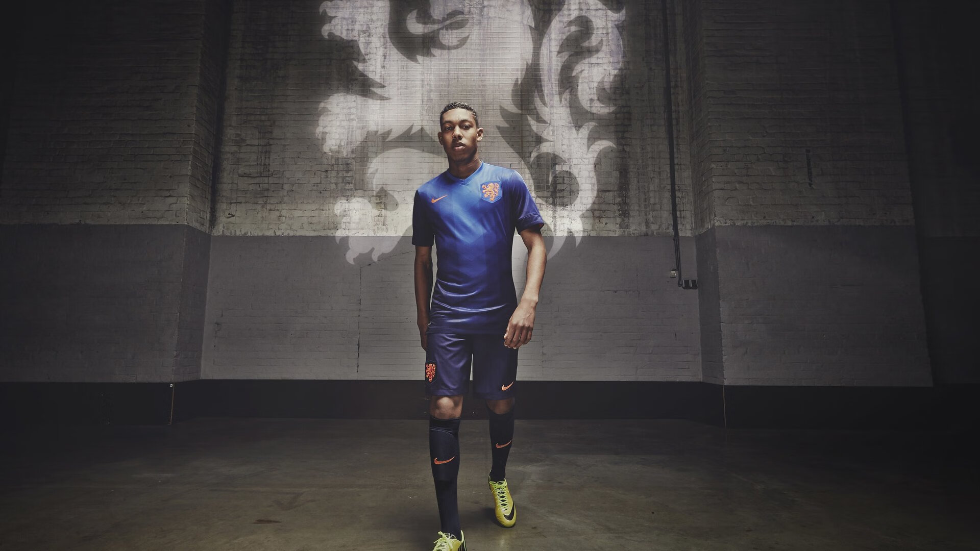 23岁新星打破尘封15年世界纪录，田径史迎来崭新篇章